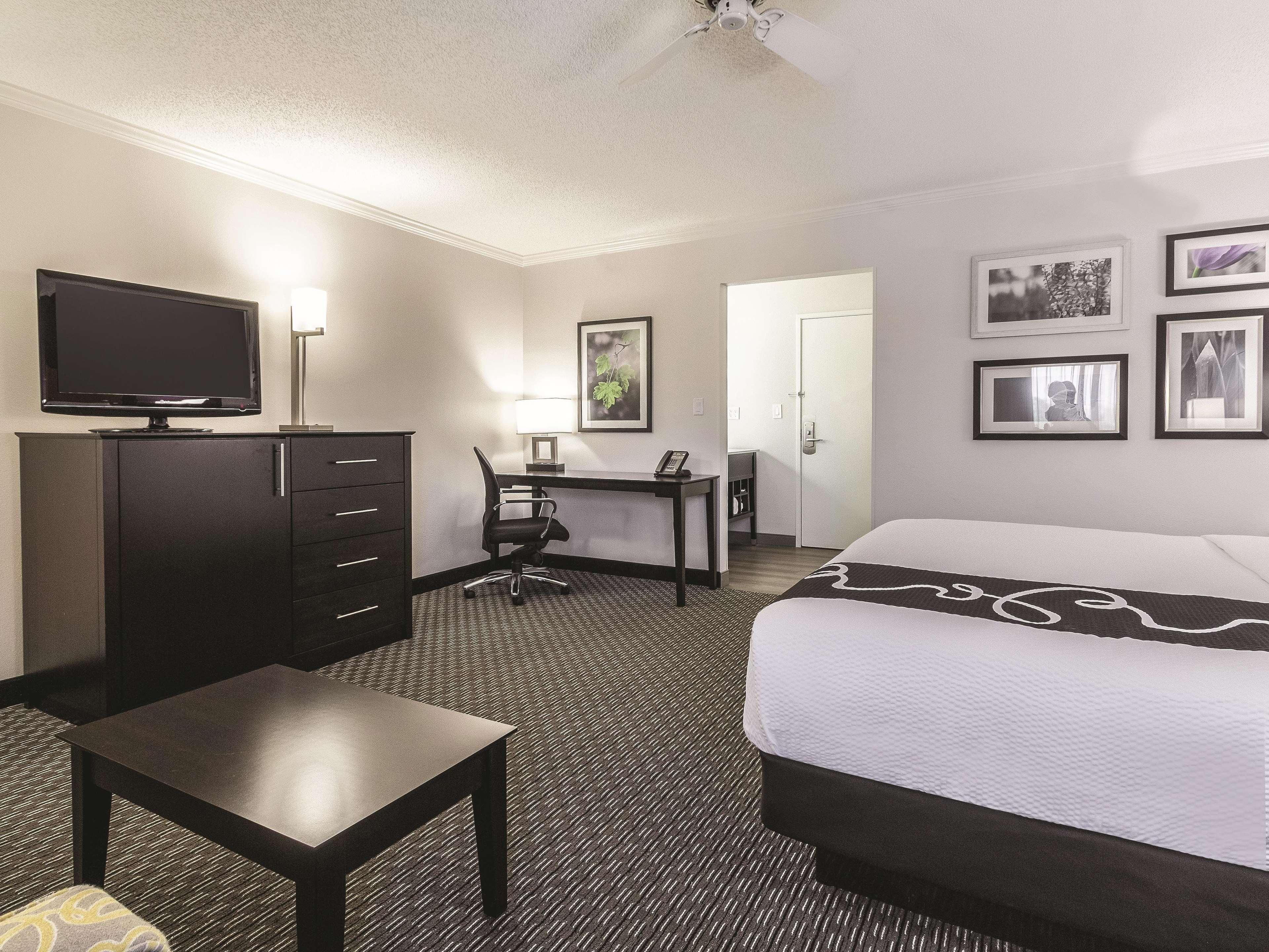 Hotel La Quinta By Wyndham Cleveland - Airport North Zewnętrze zdjęcie