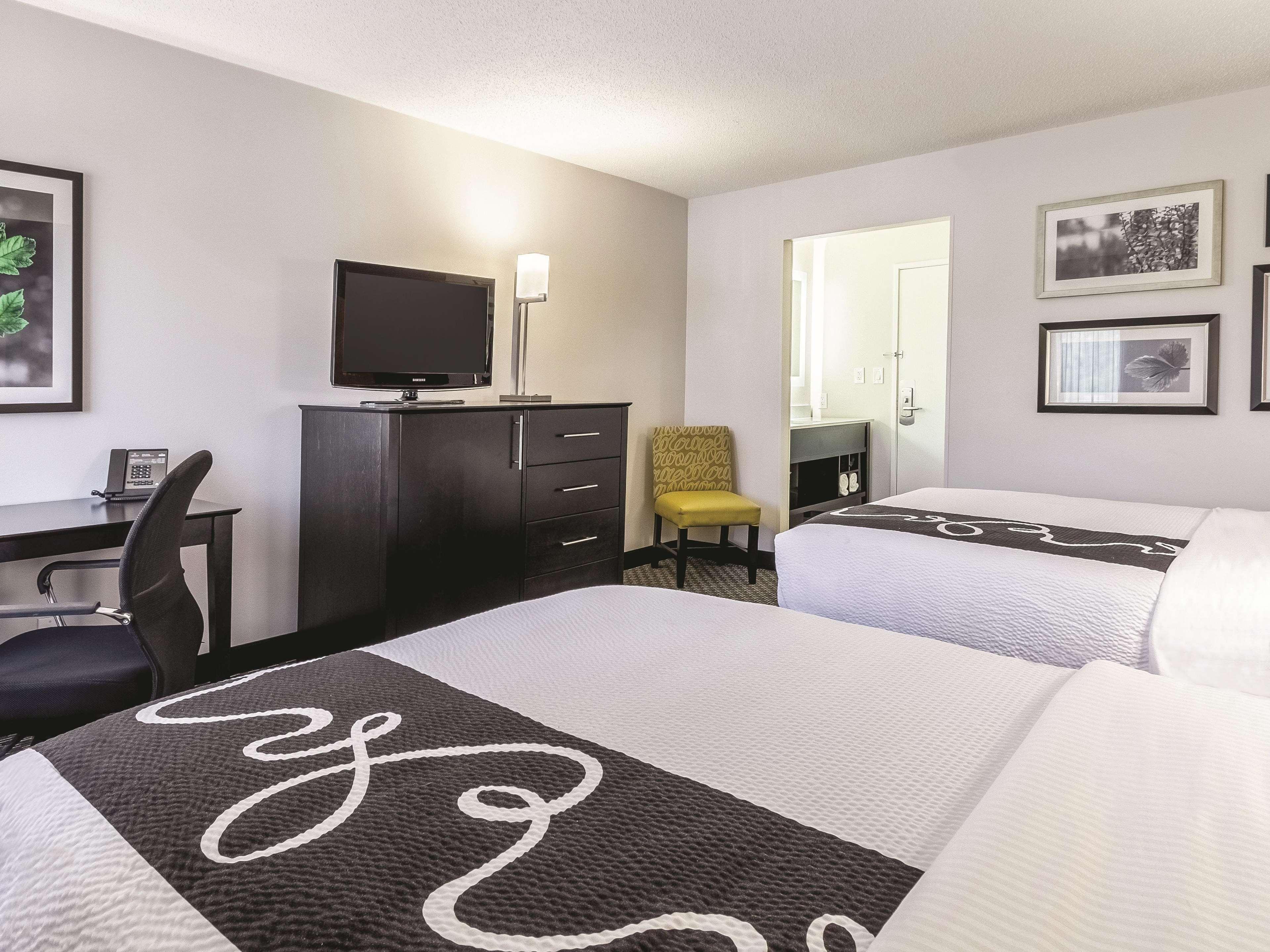 Hotel La Quinta By Wyndham Cleveland - Airport North Zewnętrze zdjęcie