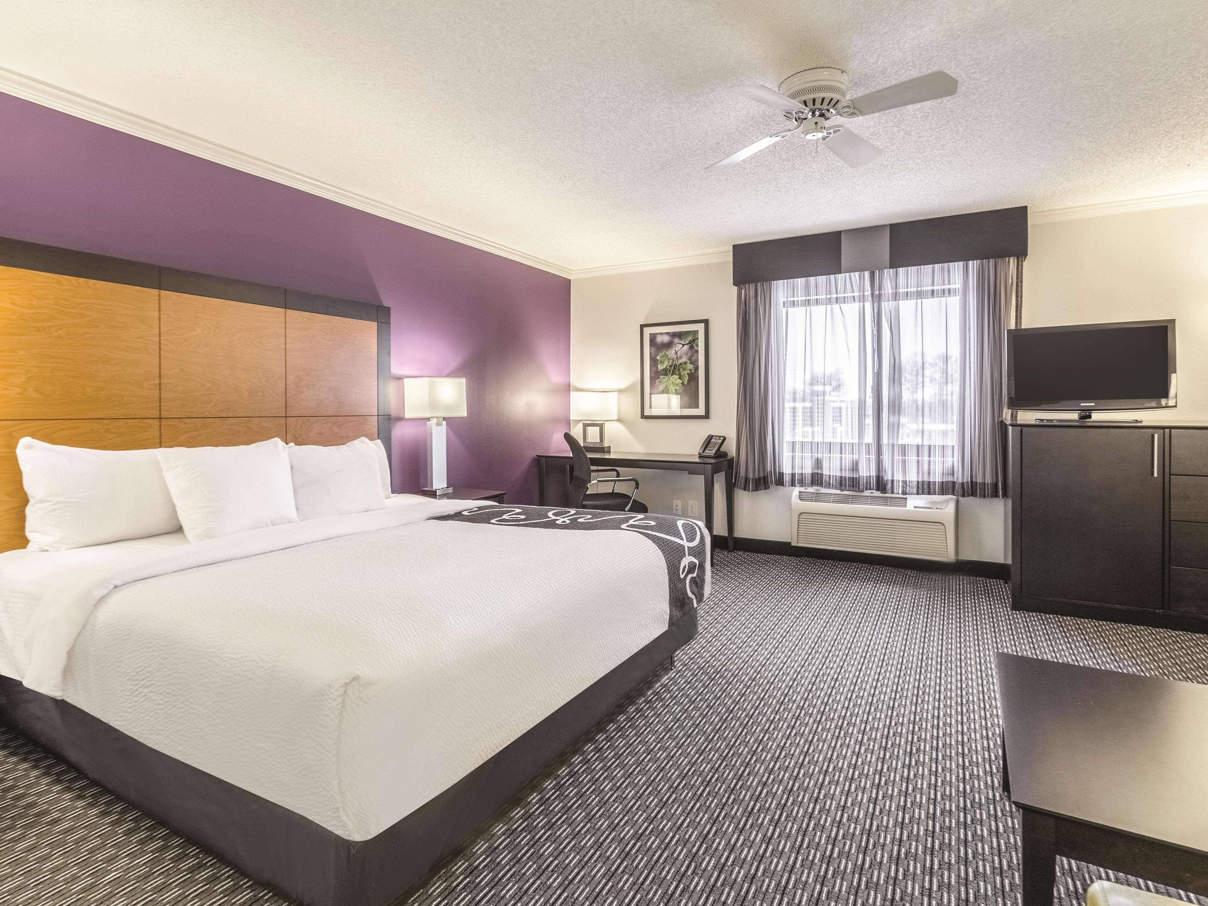 Hotel La Quinta By Wyndham Cleveland - Airport North Zewnętrze zdjęcie