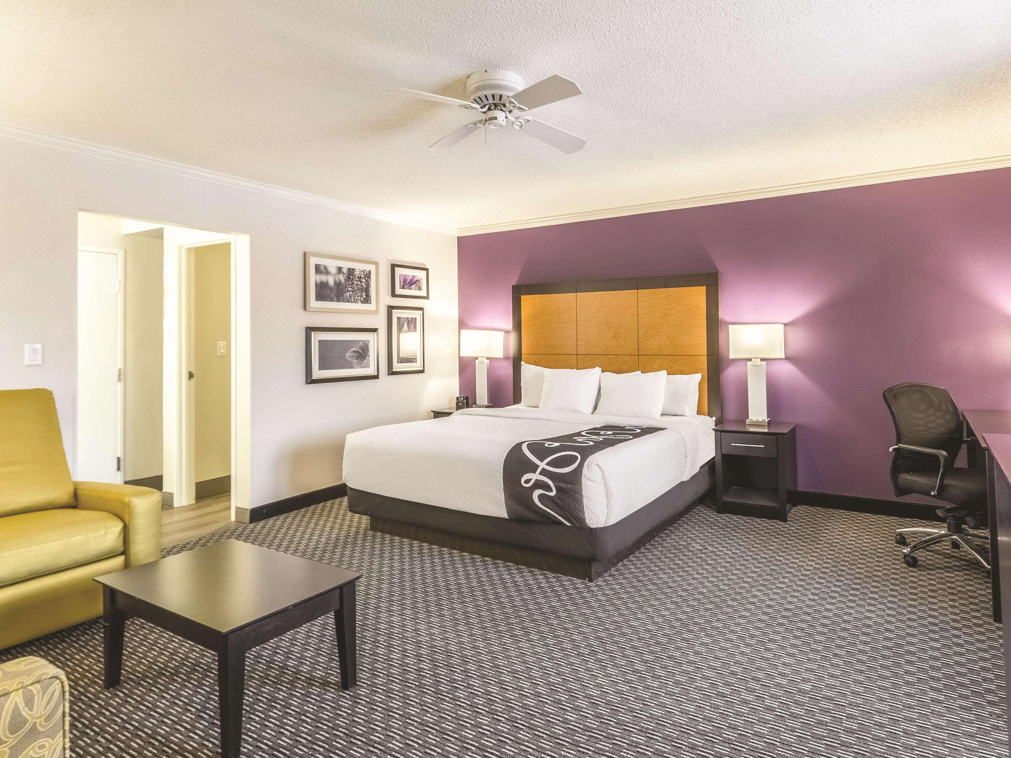 Hotel La Quinta By Wyndham Cleveland - Airport North Zewnętrze zdjęcie