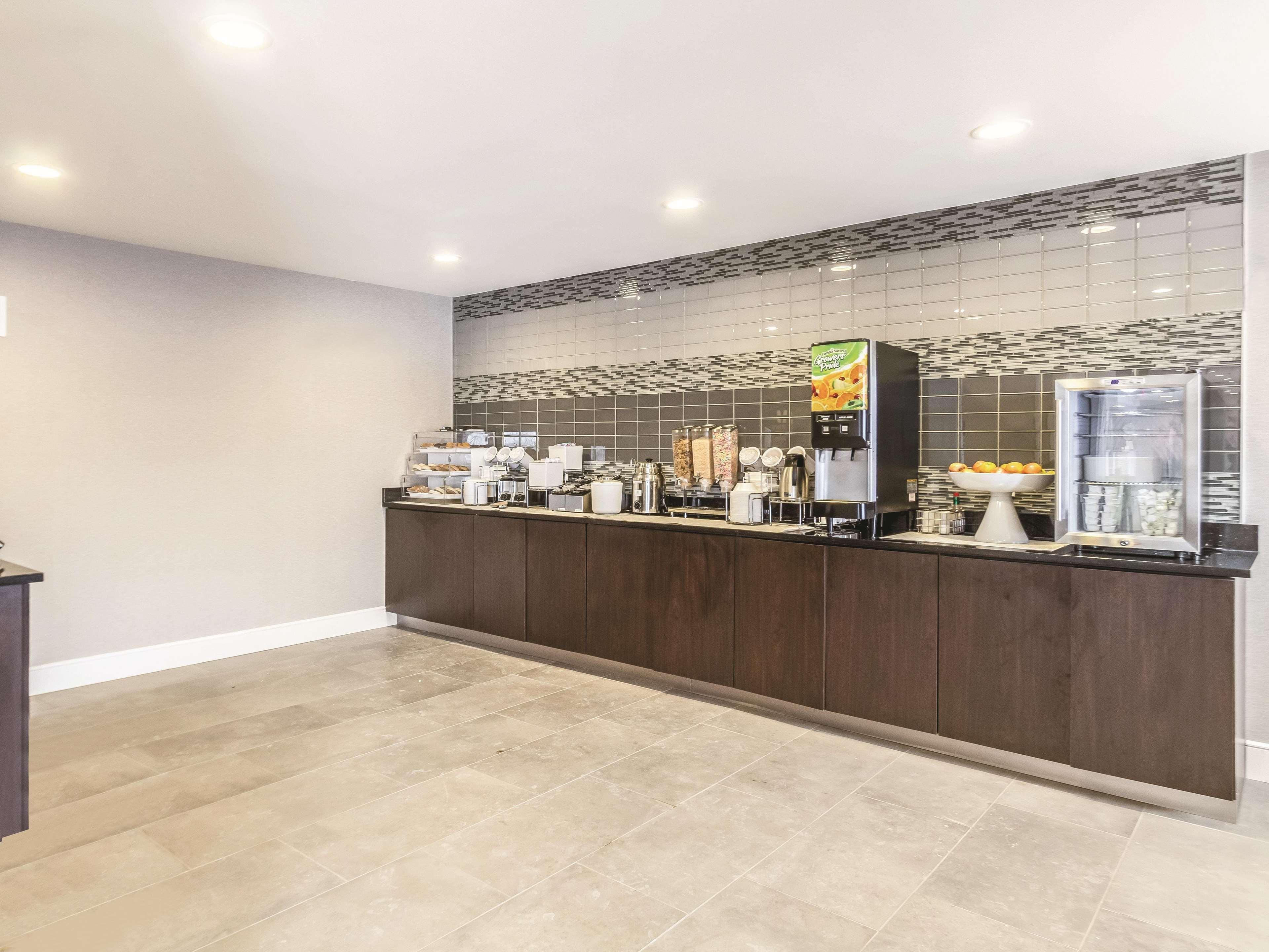 Hotel La Quinta By Wyndham Cleveland - Airport North Zewnętrze zdjęcie