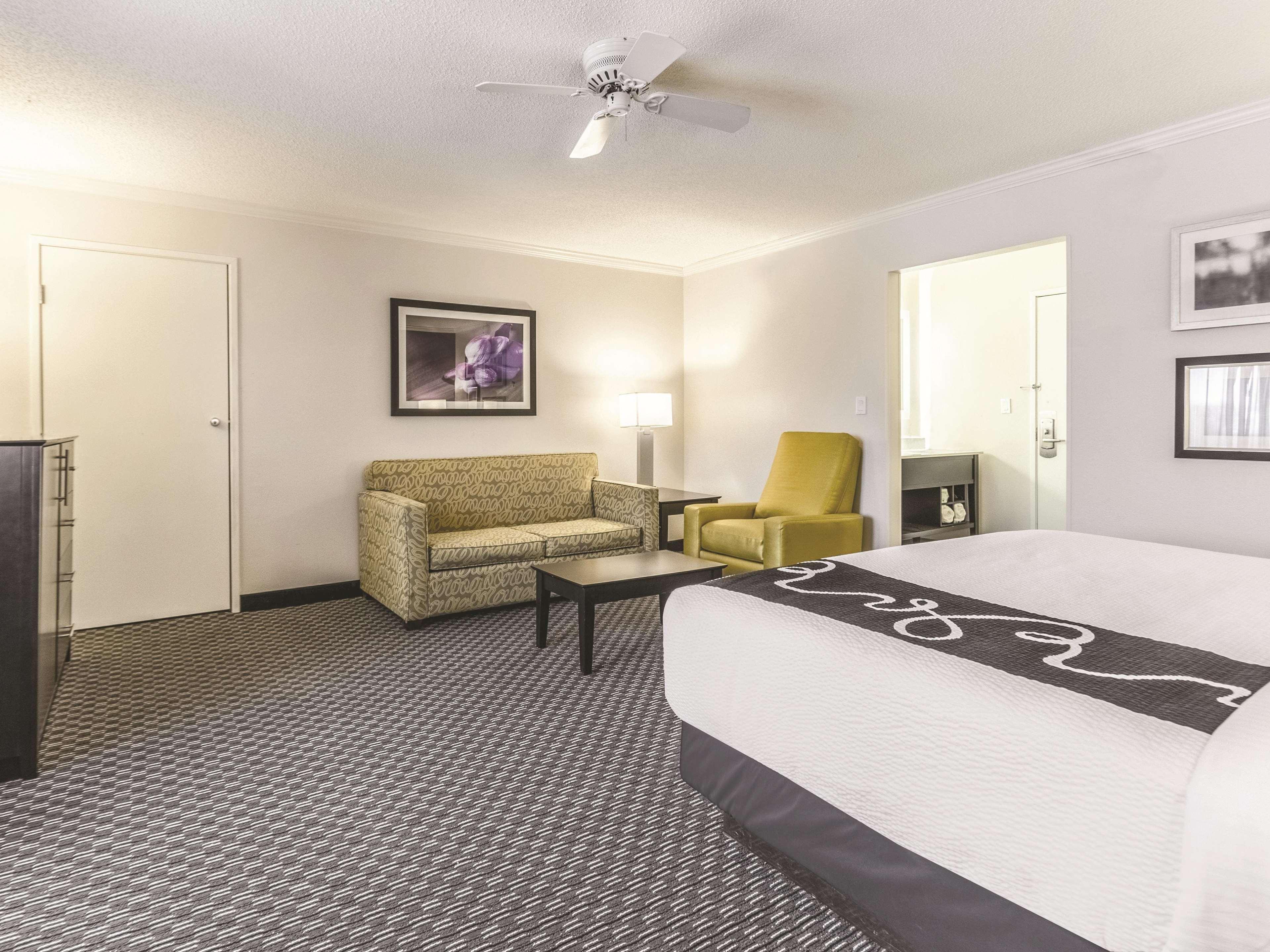 Hotel La Quinta By Wyndham Cleveland - Airport North Zewnętrze zdjęcie