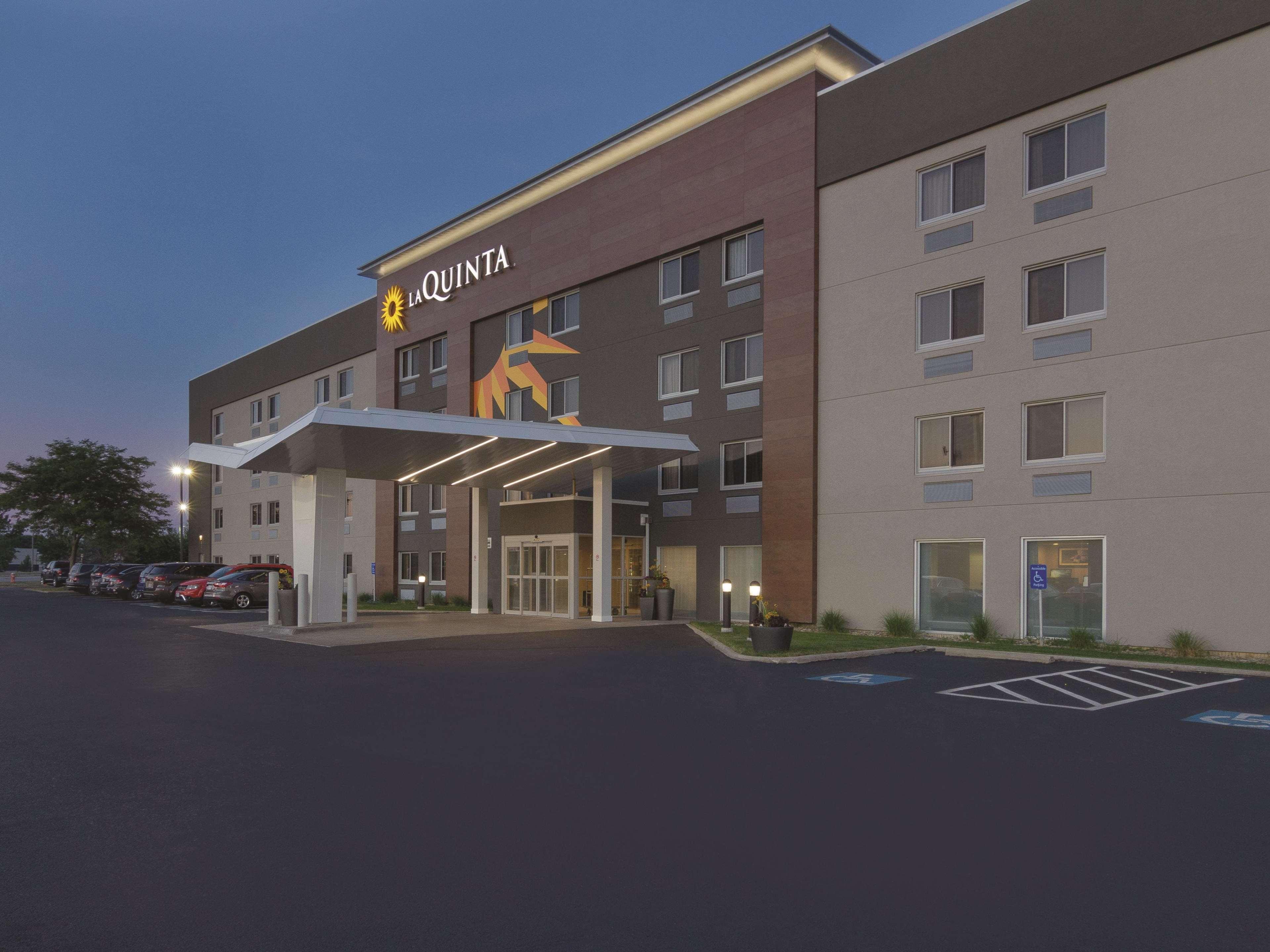Hotel La Quinta By Wyndham Cleveland - Airport North Zewnętrze zdjęcie